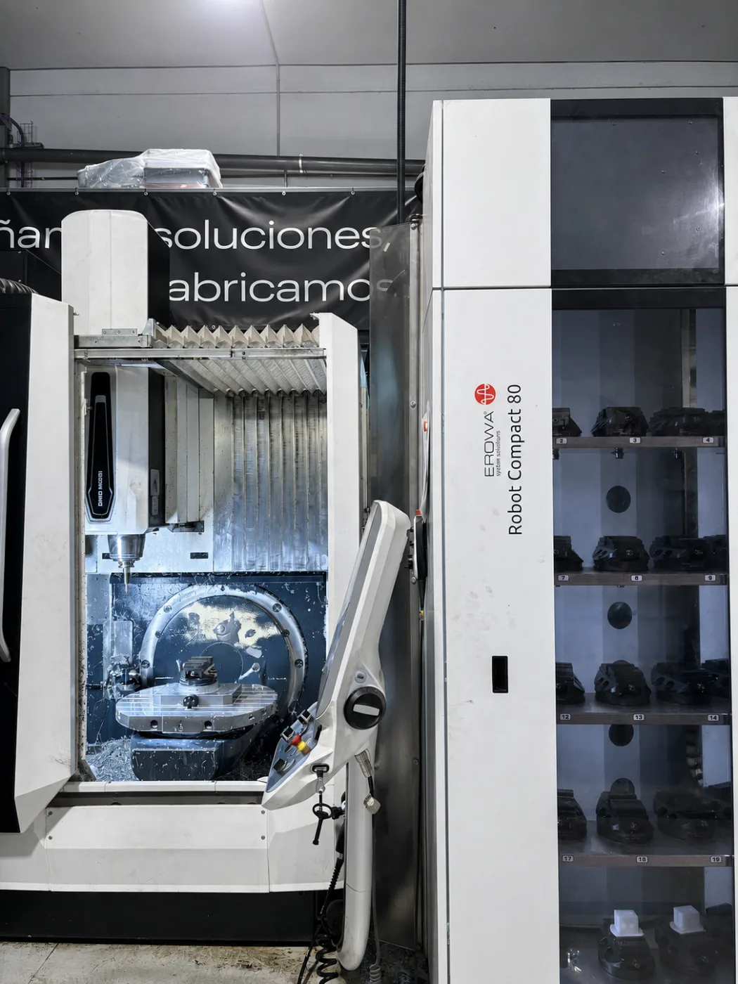 Robot di carico automatico con i suoi pallet