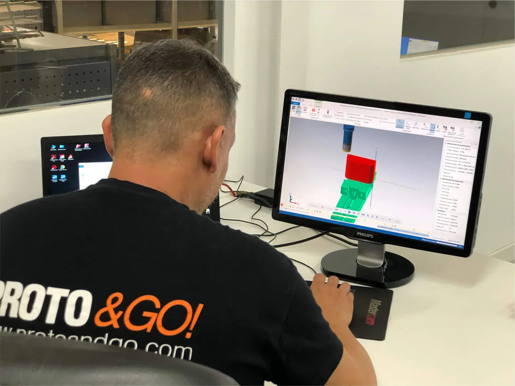Proto&Go! engineer preparing a 3D model in the technical office